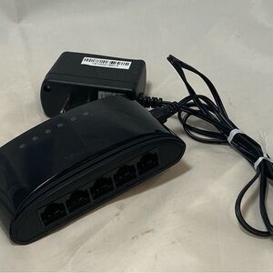 D-LINK (DES-1005E) 5-Port 10/100 Desktop Network Ethernet Switch